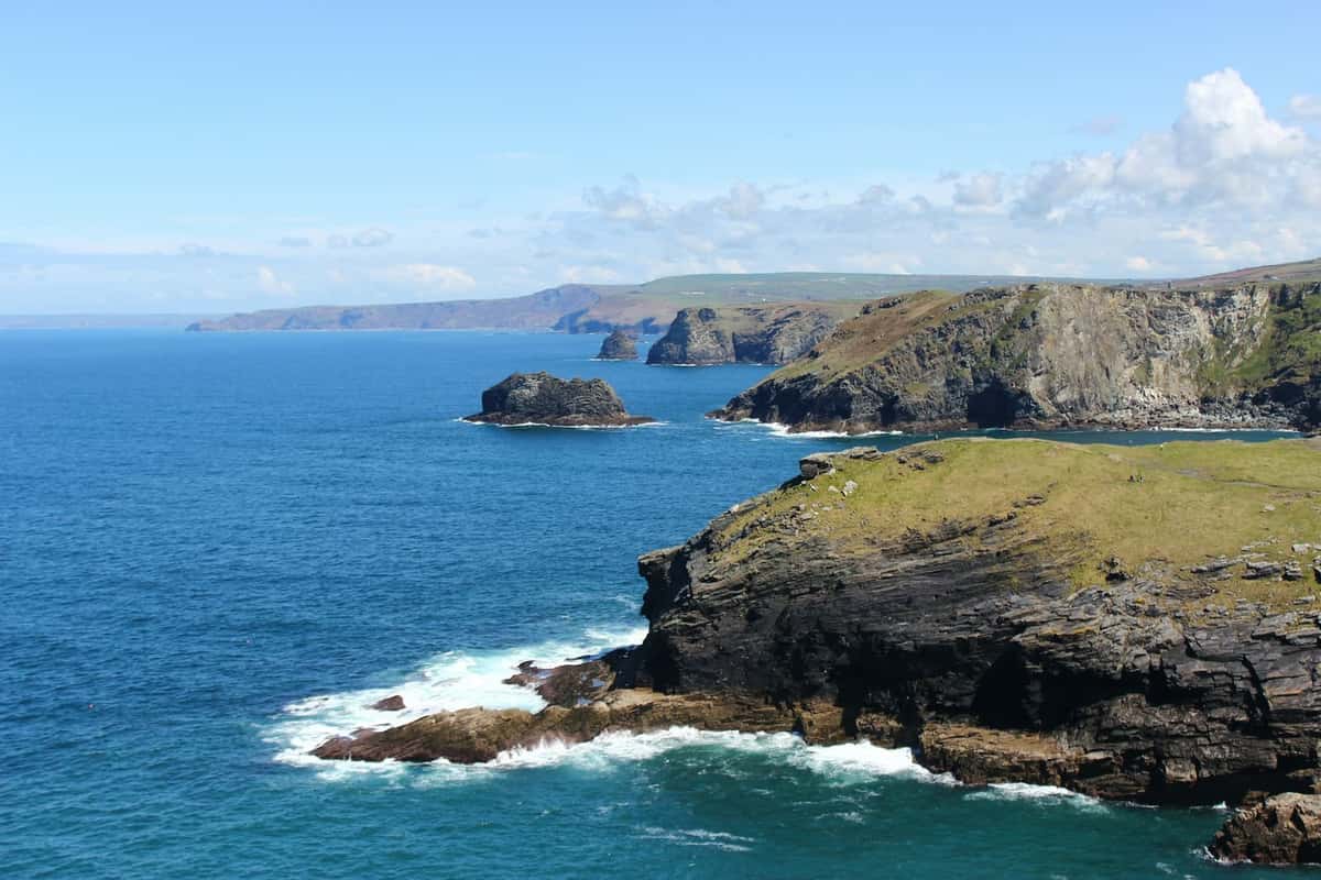 Stock photo: rocky Cornish coastline